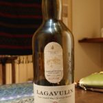 ラガヴーリン8年のテイスティング・アイラの巨人、16年モノ以上のヴィヴィッドな濃縮果汁ウィスキー