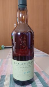 ラガヴーリン・ダブルマチュアード（ディスティラーズエディション２０１７）のテイスティング＆レヴュー。バーボン樽✖️ペドロヒメネスシェリー樽。甘口シェリーマジックのかかったラガヴーリン！