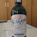 スカラバスのテイスティングレヴュー・ピーティ・オイリー・高コスパ。クセもの好きはマストバイなアイラシークレットモルト