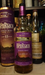 ベンリアック ダークラムカスクフィニッシュ15年のテイスティング＆レヴュー・ラム酒漬けケーキになぜか不思議なウーロン茶の風味？不思議な香味の共演にとろける一品