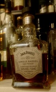 ジャックダニエル・シングルバレル１００プルーフのテイスティング＆レヴュー・選び抜かれた樽の旨みをピュアに抽出！芳醇濃厚フルーティ、ハイクラスなジャックダニエル！