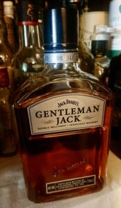 ジェントルマンジャックのテイスティング＆レヴュー・ダブルメローイングされたジャックダニエル。キリッとビター＆クリアな紳士の酒！