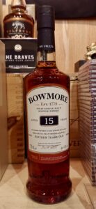 ボウモア１５年のテイスティング＆レヴュー・木香と甘いフルーツ、ダーケストから生まれ変わった新ボウモア１５年！