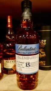 グレンバーギー１５年（バランタインシングルモルトシリーズ）のテイスティング＆レヴュー・バランタインの味わいの中核を担う、麦芽の甘味豊かな繊細で上品なモルト！